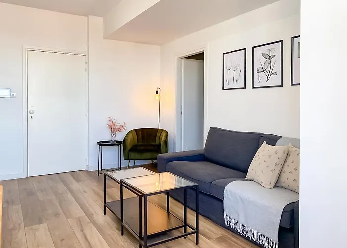 Phaedrus Living: Ourania City Heights Flat