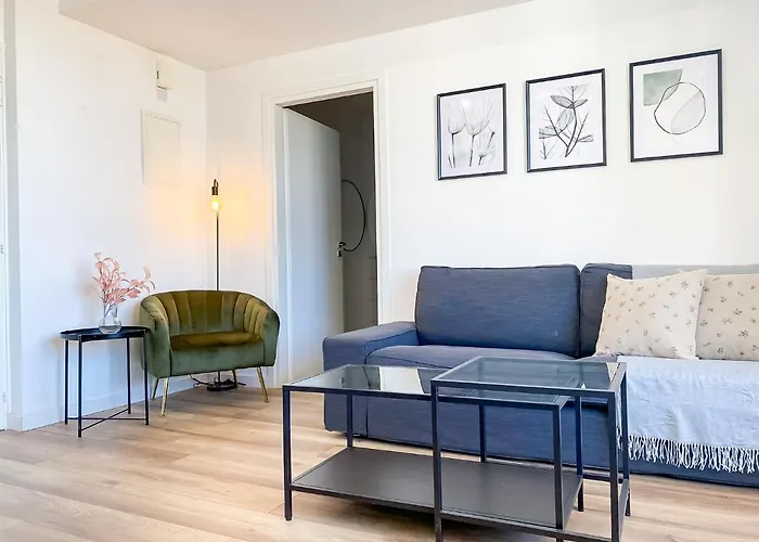 Phaedrus Living: Ourania City Heights Flat